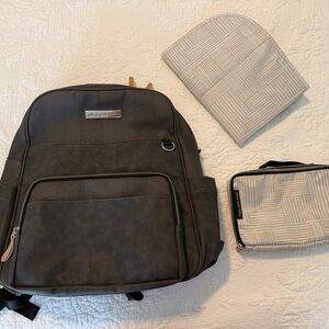 Petunia Pickle Bottom Sync Backpack in Carbon Cable Stitch